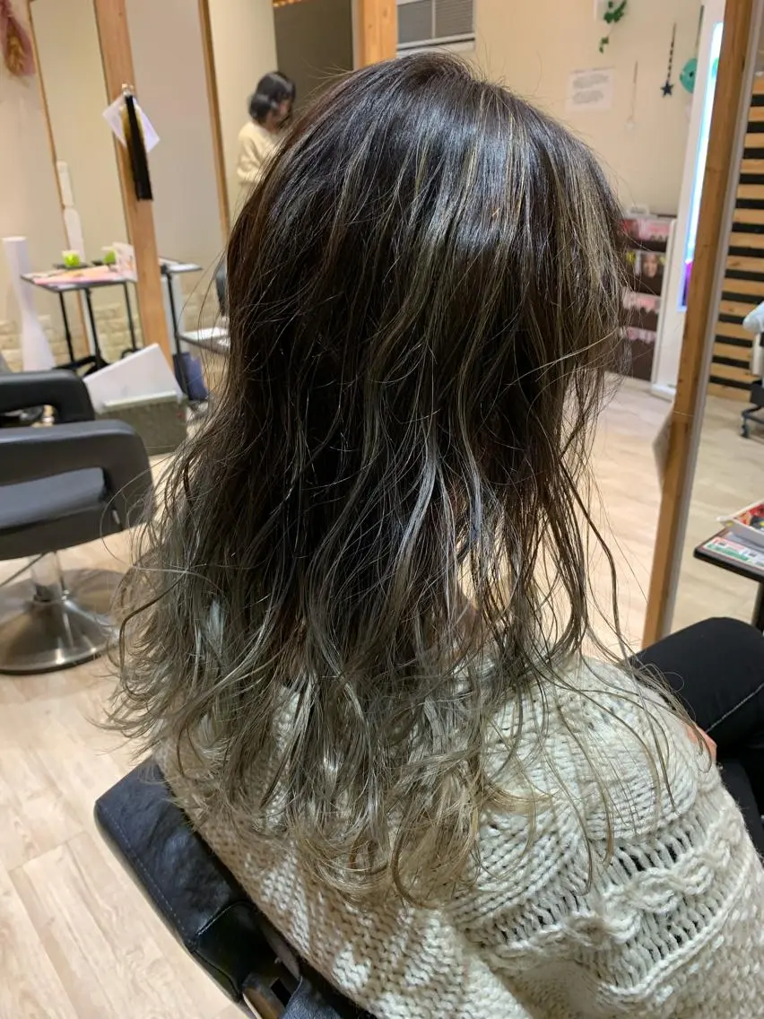 ミディアム カラー バレイヤージュ レイヤーカット ヘアカラー 大久保 隆蔵のヘアスタイル