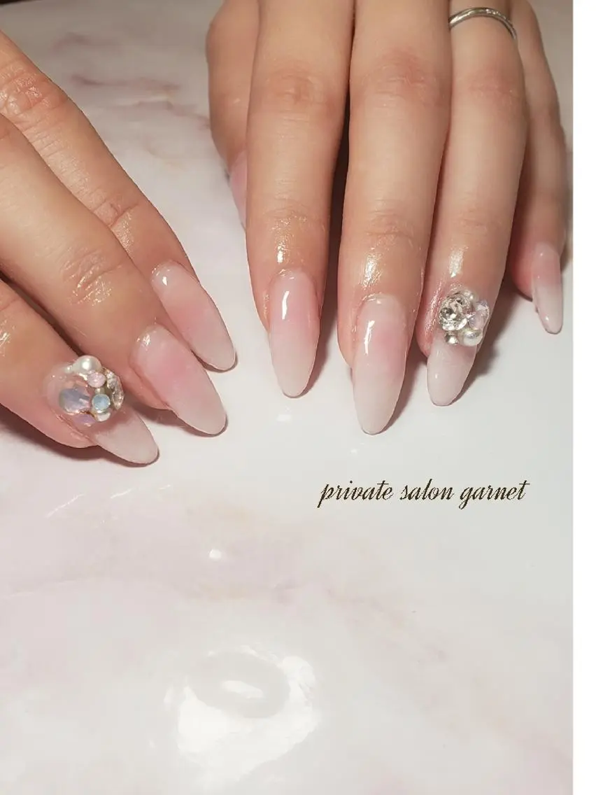 ネイル チークネイル キラキラネイル Garnet nailのネイルデザイン