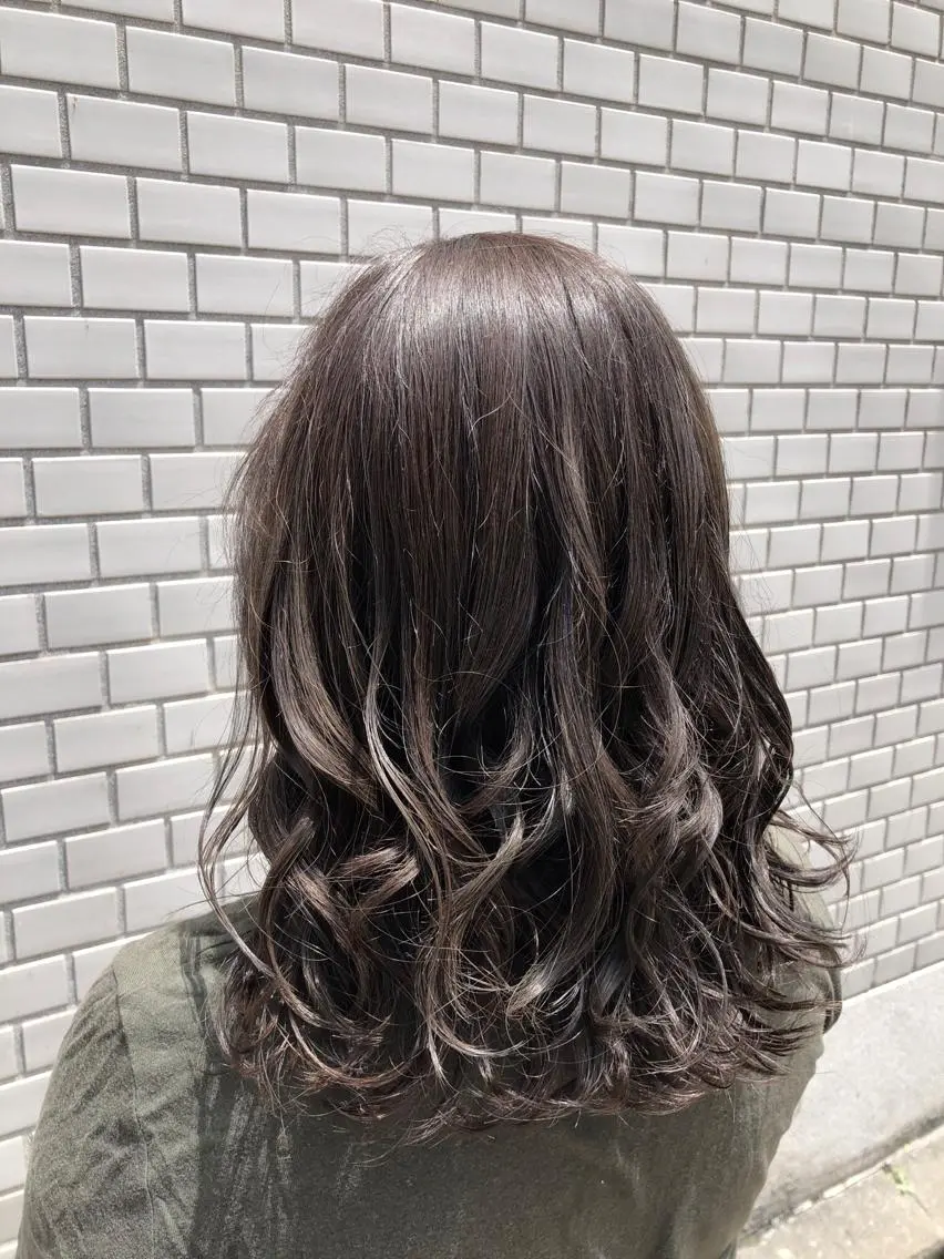 セミロング カラー イルミナカラー 店長 濱口 花菜 美髪整形のヘアスタイル