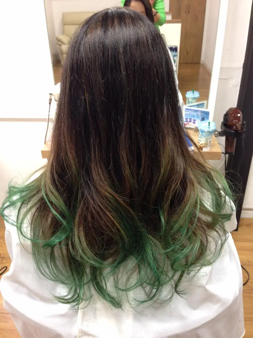 ロング カラー ブリーチ サロン ド ソワのヘアスタイル
