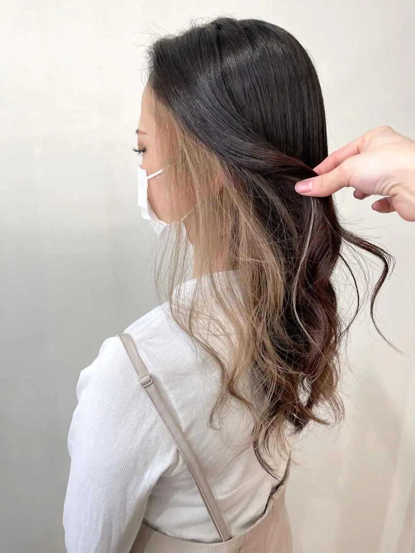 カラー white.梅田 デザインカラー🦄のヘアスタイル