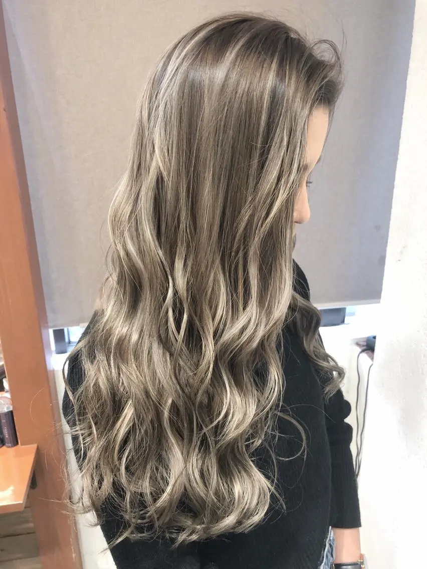 ロング カラー ベージュカラー ハイライトカラー 3Dハイライト ハイライト biscohair 髪にドラマを。のヘアスタイル