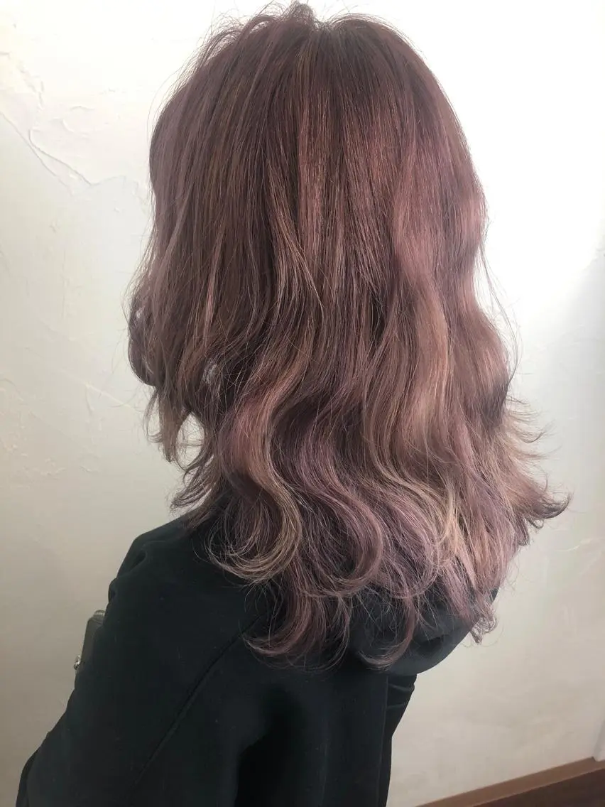 セミロング カラー ピンクカラー ウルフカット ヘアカラー トリートメント 古山 勇太のヘアスタイル