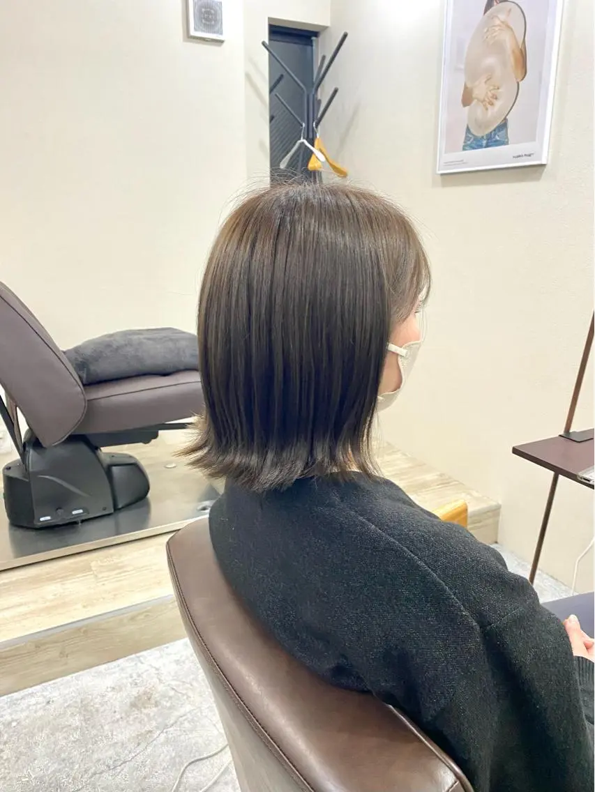 ミディアム カラー アッシュ ベージュカラー 外ハネヘア カット ヘアカラー 長岡 俊樹のヘアスタイル