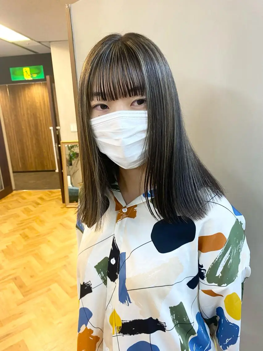 ミディアム デザインカラー/ボブ ブリーチカラー/ユリのヘアスタイル