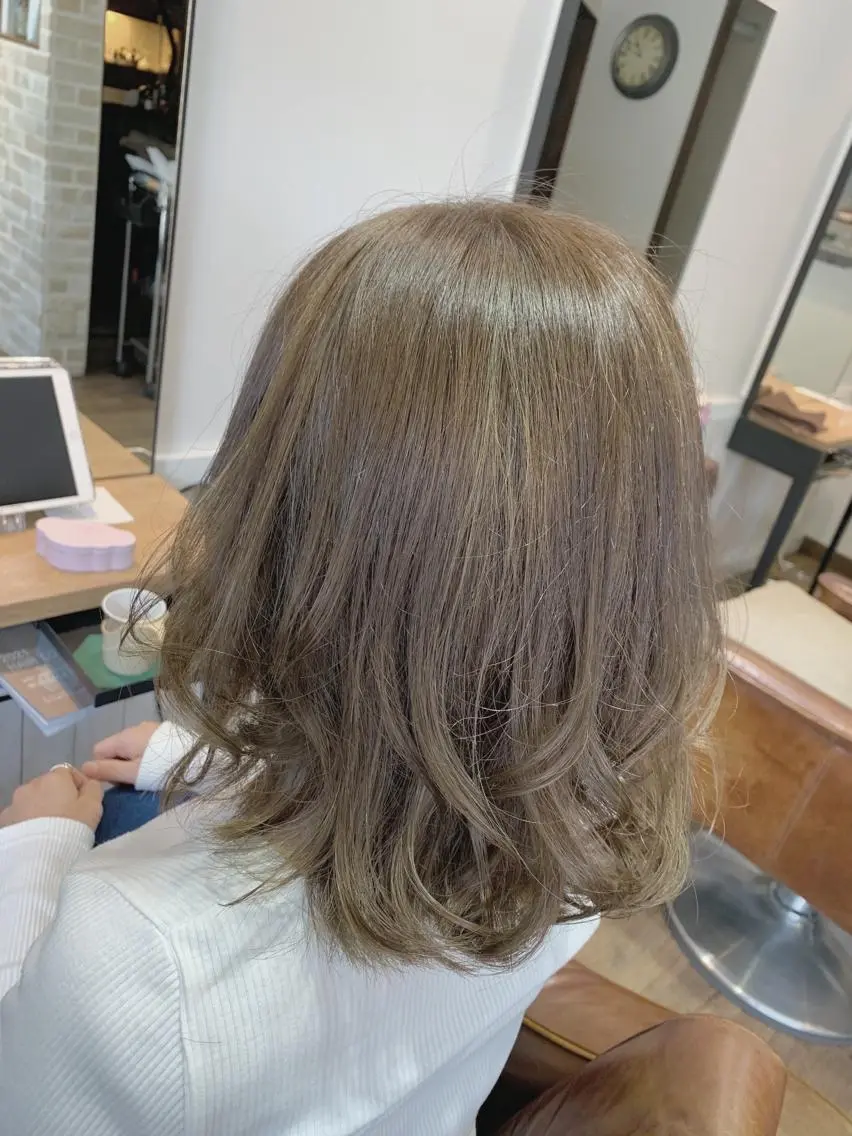 ミディアム ボブ カット ヘアカラー リンネ 甲東園のヘアスタイル