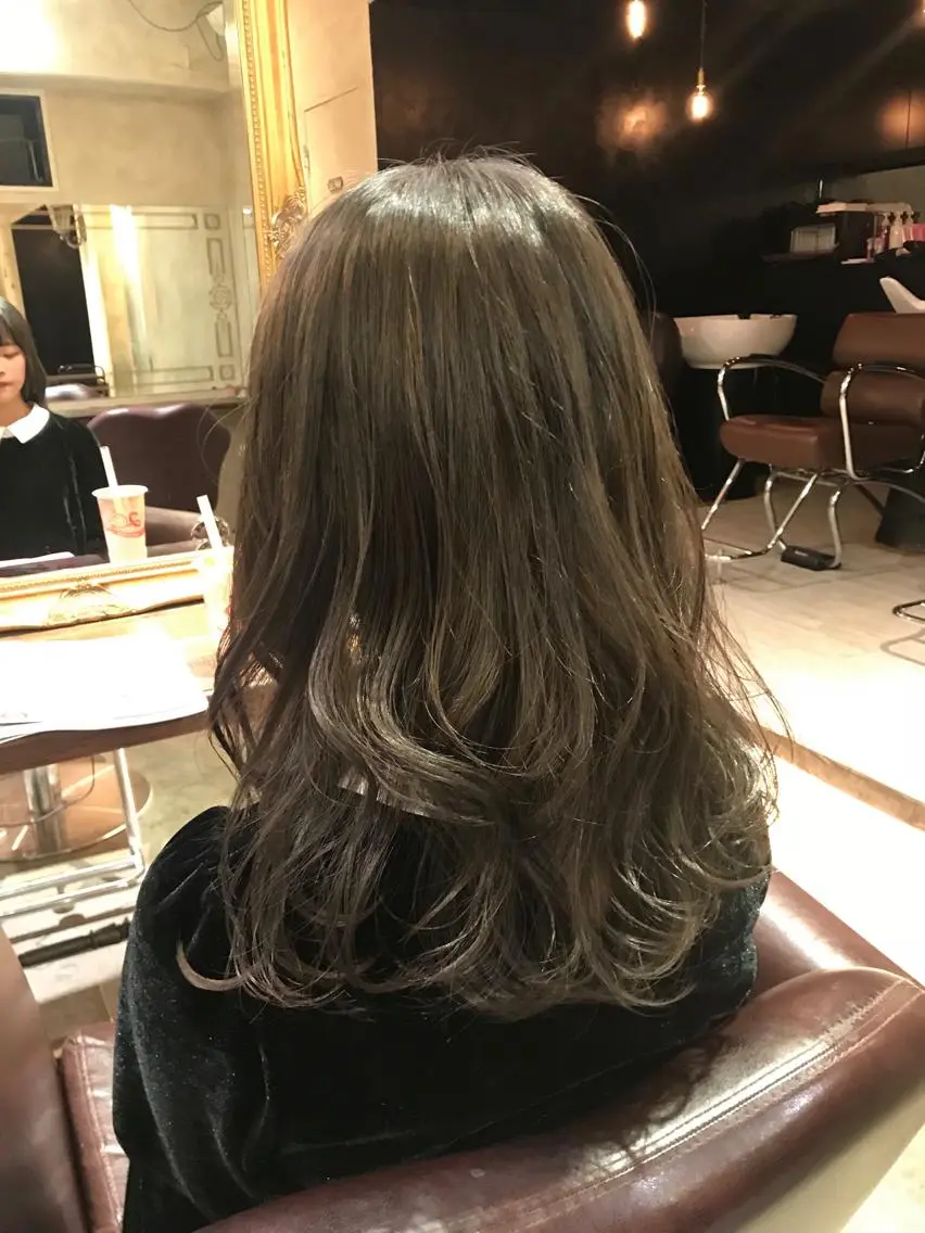 ミディアム カラー パーマ グレージュ シルバー シルバーグレージュ 🌈髪質改善💕 縮毛矯正✨青木まで✨のヘアスタイル