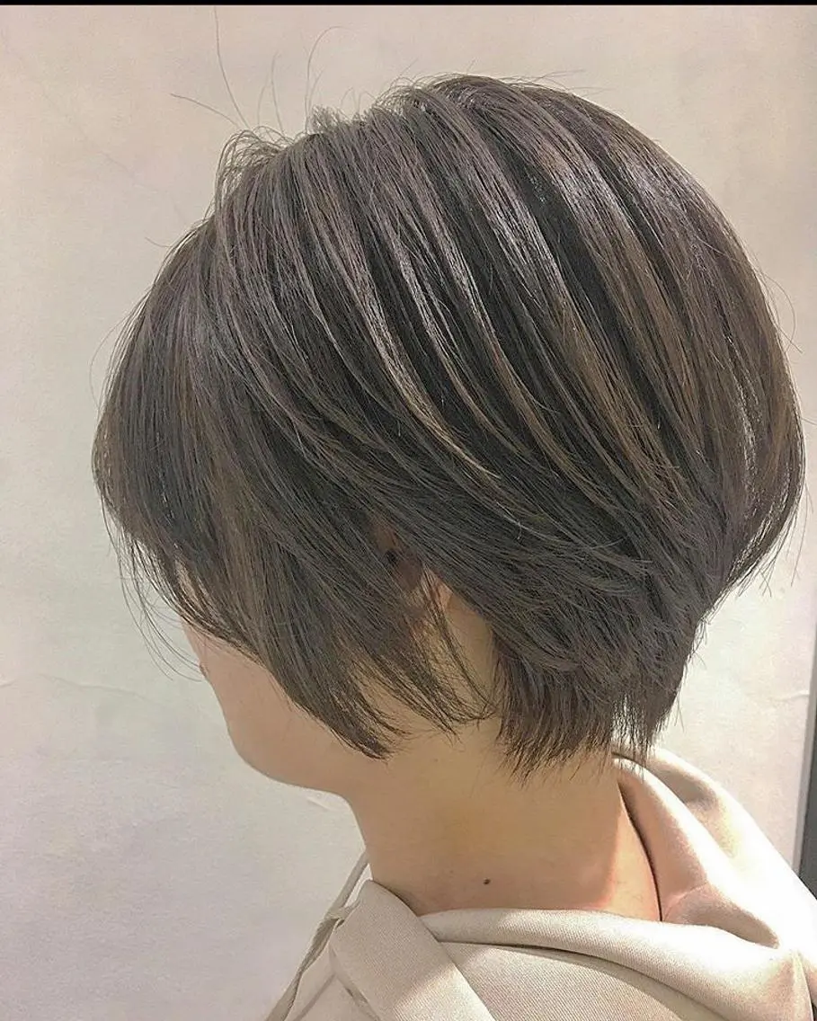 ショート カラー ヘアアレンジ ショートボブ グレージュ ミルクティーグレージュ ボブ 外国人風カラー カット ヘアカラー トリートメント エグチ アキラのヘアスタイル