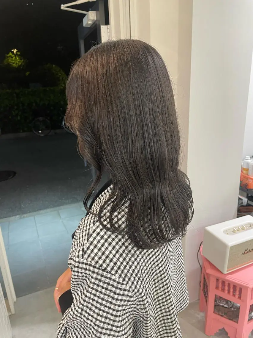 セミロング カラー 透明感カラー Koto🌿 ブリーチなしカラーのヘアスタイル