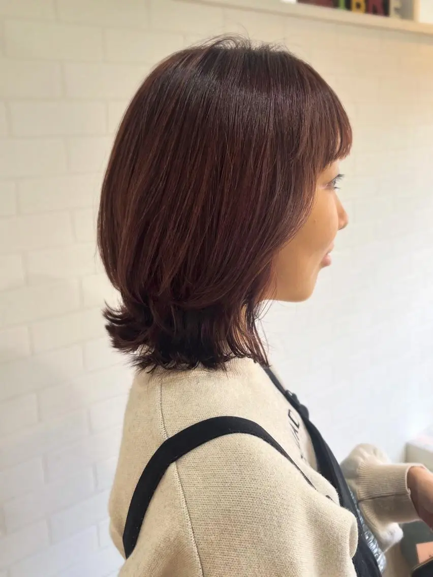 ミディアム カラー ミディアムレイヤー ブラウンカラー ピンクカラー ピンクブラウン くびれヘア 植松 茜のヘアスタイル