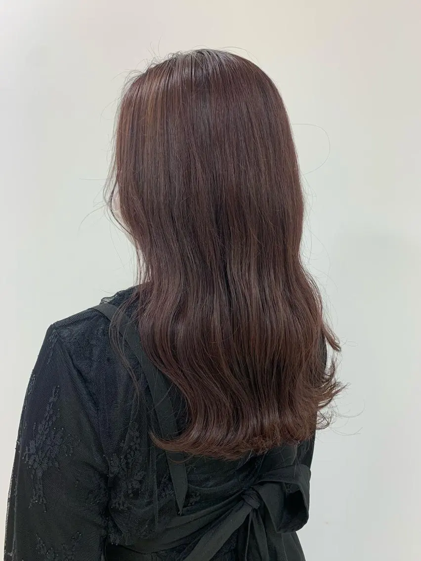 ロング カラー ベージュカラー ピンクカラー ピンクベージュ ヘアカラー トリートメント 顔まわりカット✄ ベージュカラー🧸のヘアスタイル
