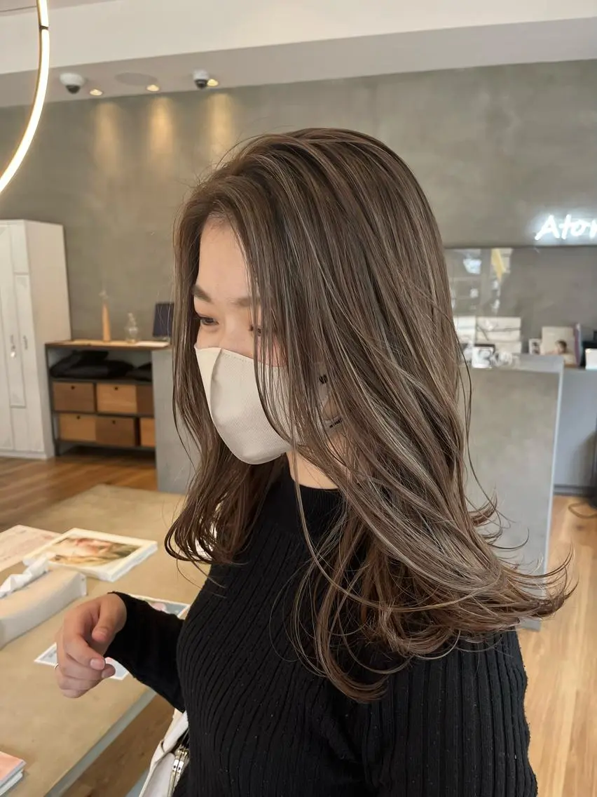 セミロング ヘアカラー 飯田 愛結のヘアスタイル