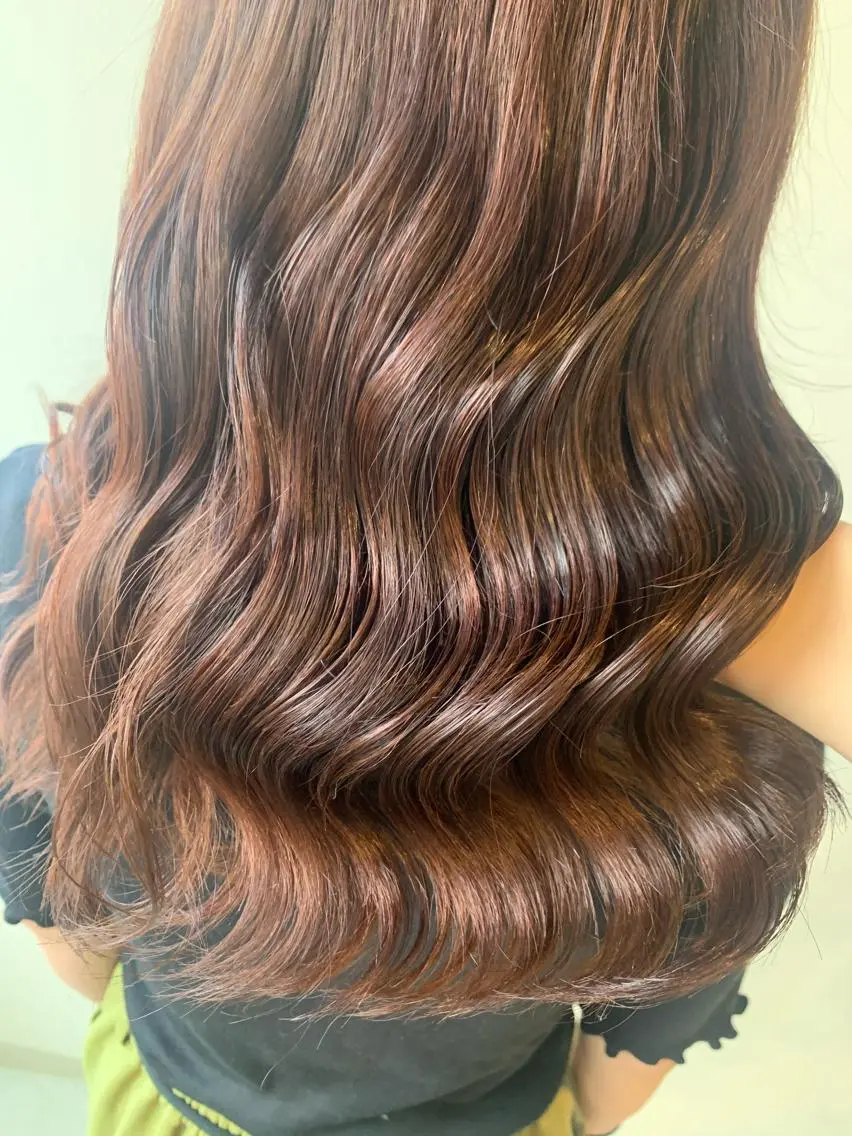 ロング カラー 黒髪 ブラウンカラー ピンクカラー レッドカラー レッドブラウン bh.maara デザイン／ハイトーンのヘアスタイル