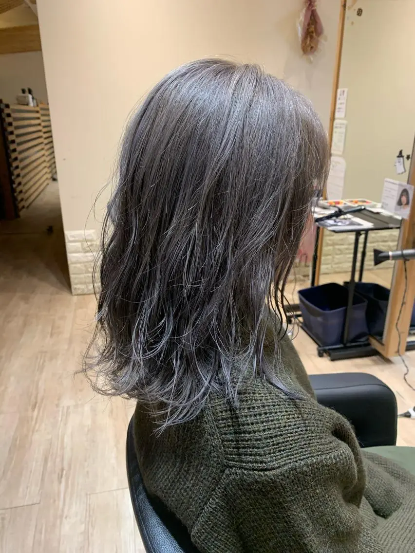 ミディアム カラー グレージュ 大久保 隆蔵のヘアスタイル