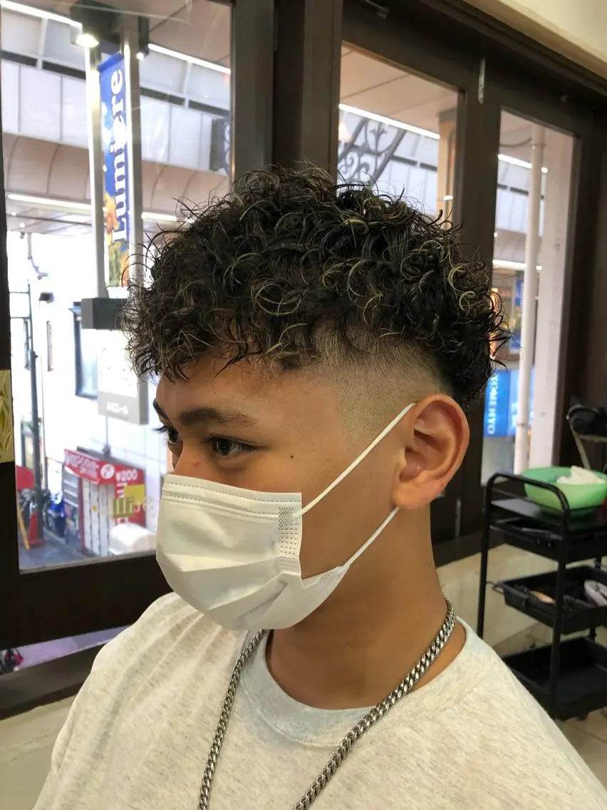 パーマ メンズ メンズパーマ スパイラルパーマ カット パーマ カ レラのヘアスタイル