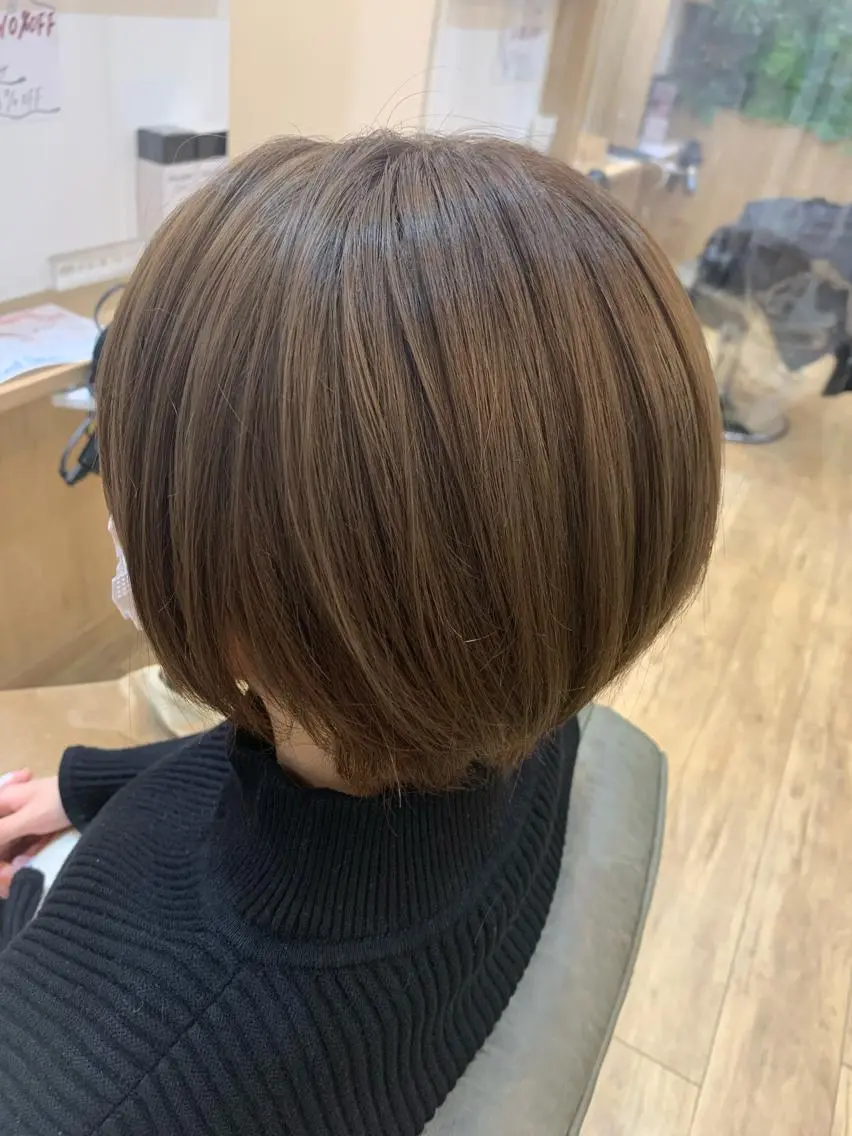 ショート カラー ベージュカラー ブリーチ ミルクティーベージュ 森本 美咲のヘアスタイル