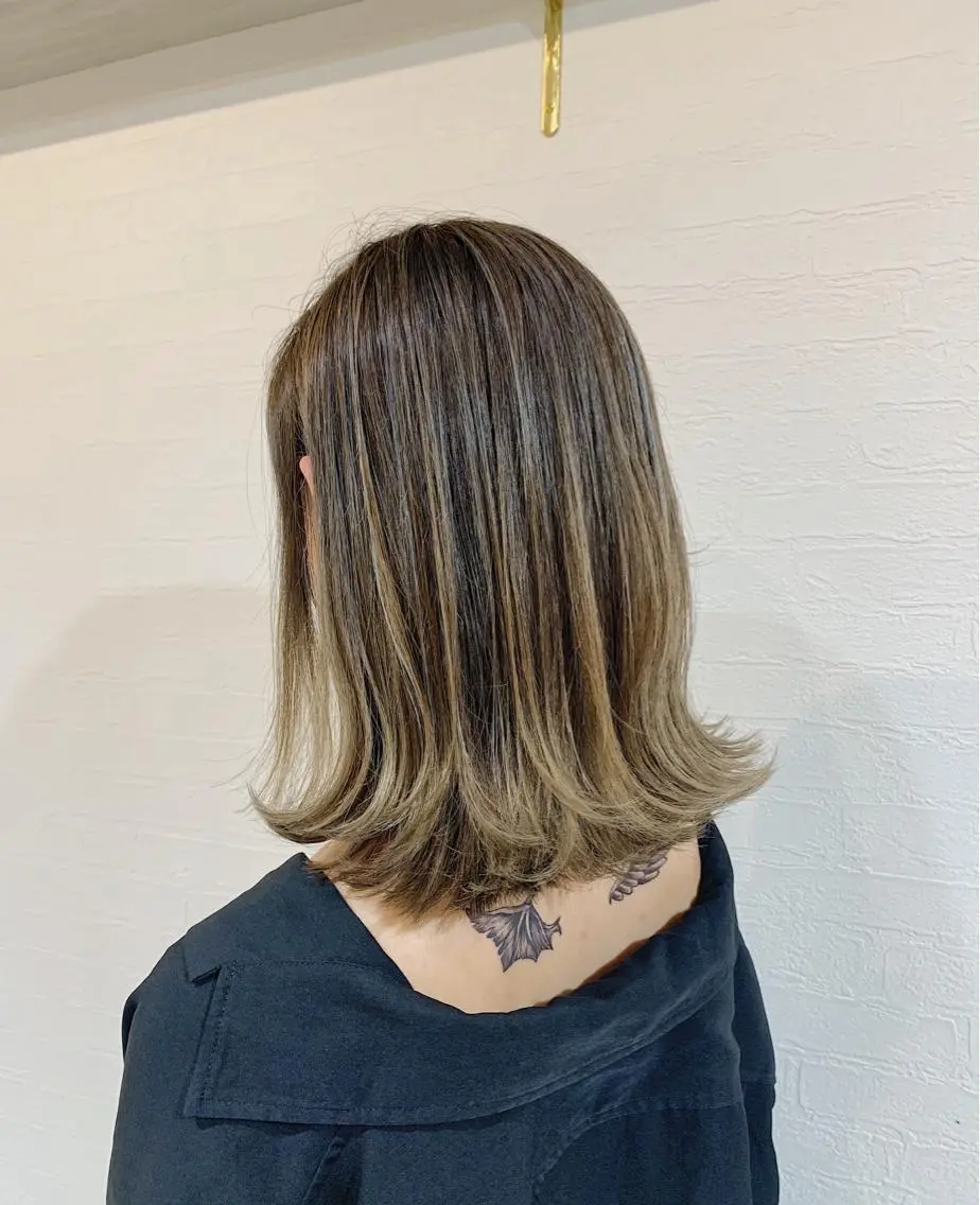 ミディアム ハイトーン/レイヤー 💜Akaneのヘアスタイル