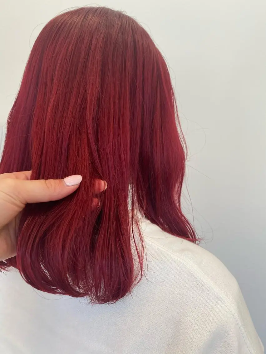 カラー レッドカラー 増井 彩乃のヘアスタイル