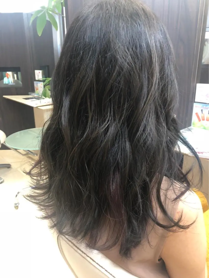 セミロング カラー ダークグレー ダークグレージュ グレージュ パープルカラー ヘアカラー トリートメント Oopsレイヤー 加藤澄都のヘアスタイル