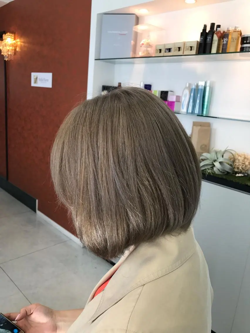 ショート カラー アッシュ アッシュグレー アッシュグレージュ ブリーチ グレージュ 國井 慎吾のヘアスタイル
