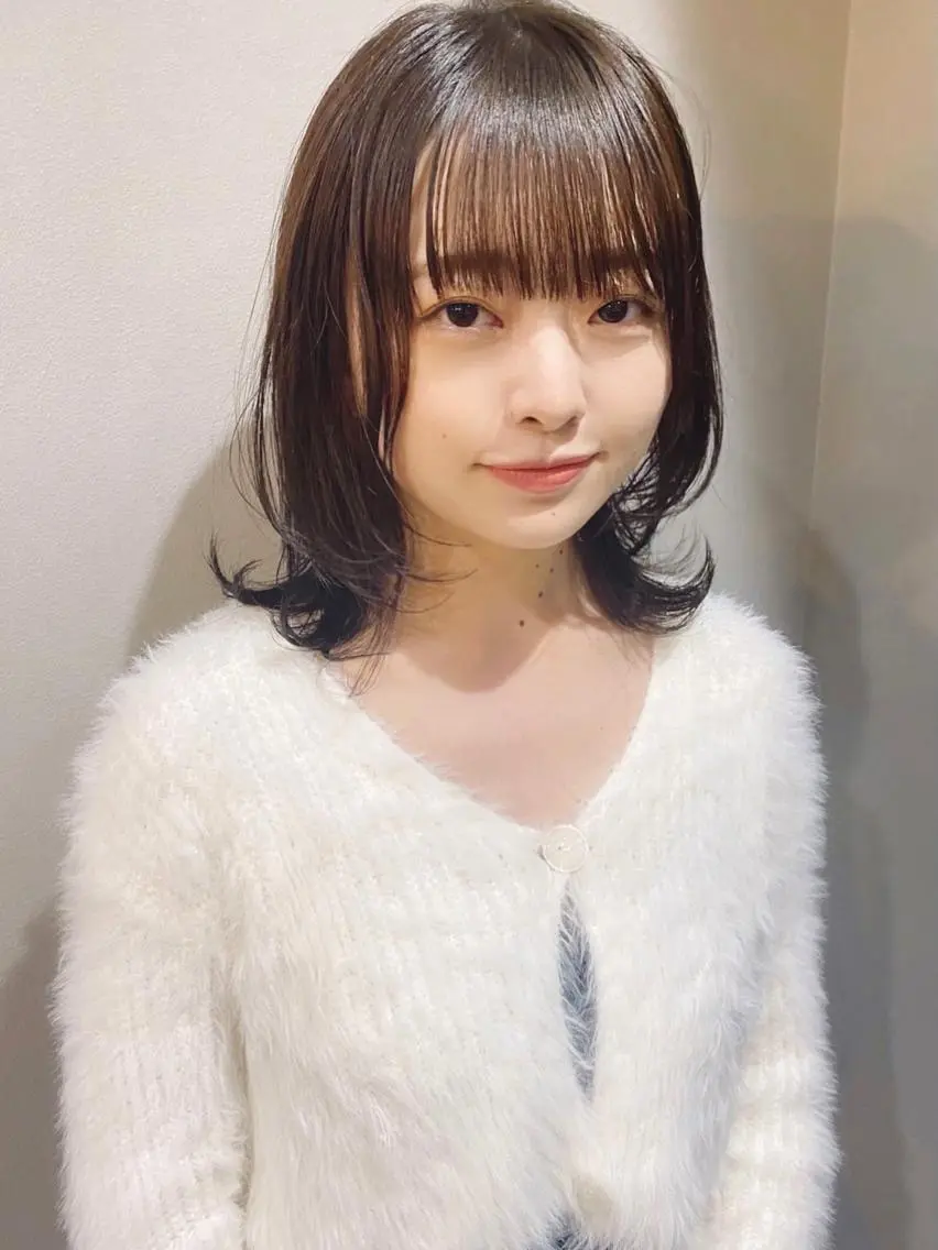 ミディアム カラー ヘアアレンジ レイヤーカット 外ハネヘア moanin モーニンのヘアスタイル