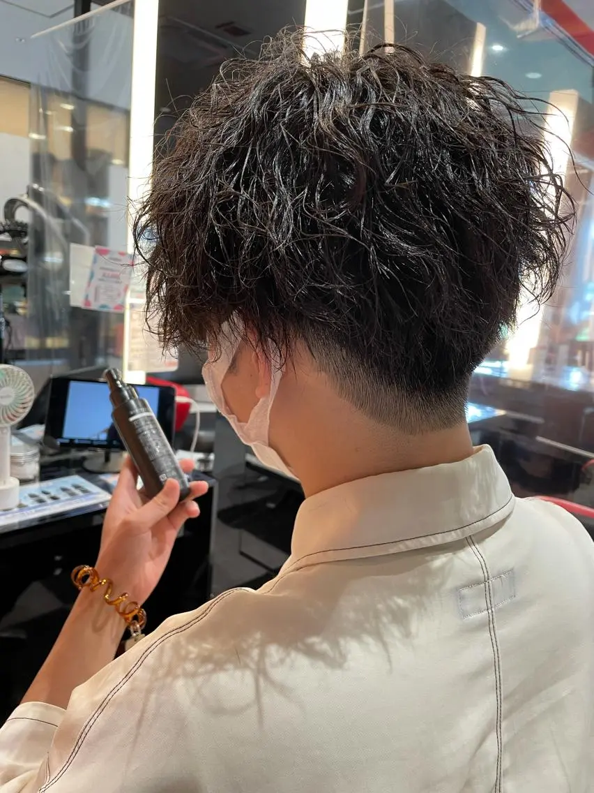 ショート パーマ メンズ メンズパーマ 刈り上げ スパイラルパーマ メンズヘア特化 崎田 成人のヘアスタイル