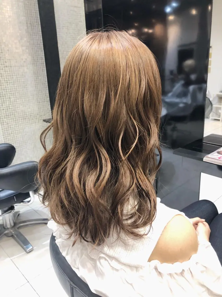 ロング カラー ベージュカラー ミルクティーベージュ 女性リピ90%🍨 🩷佐藤みずきのヘアスタイル