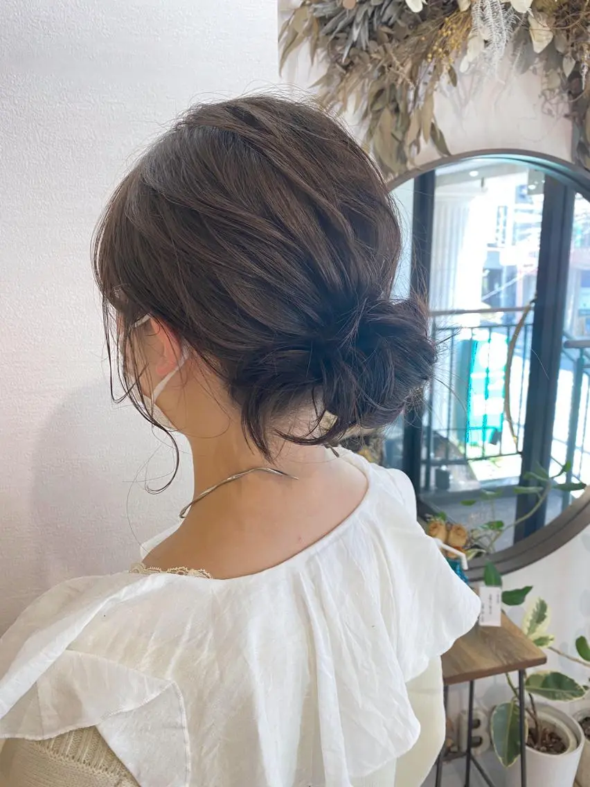 ロング カラー ヘアアレンジ お団子ヘア アッシュ ベージュカラー chiho🌛ボブ /髪質改善カラー🫧のヘアスタイル