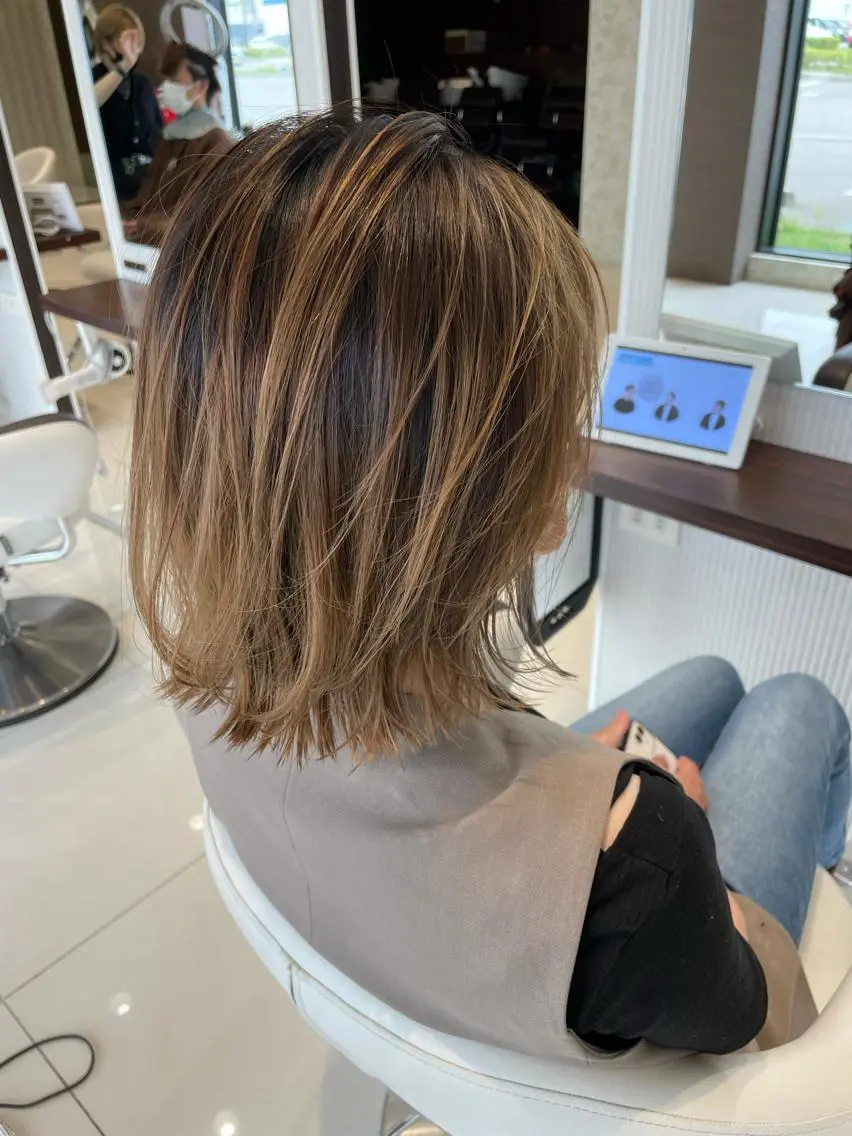 ミディアム ブリーチしてても 綺麗にかかる縮毛矯正のヘアスタイル