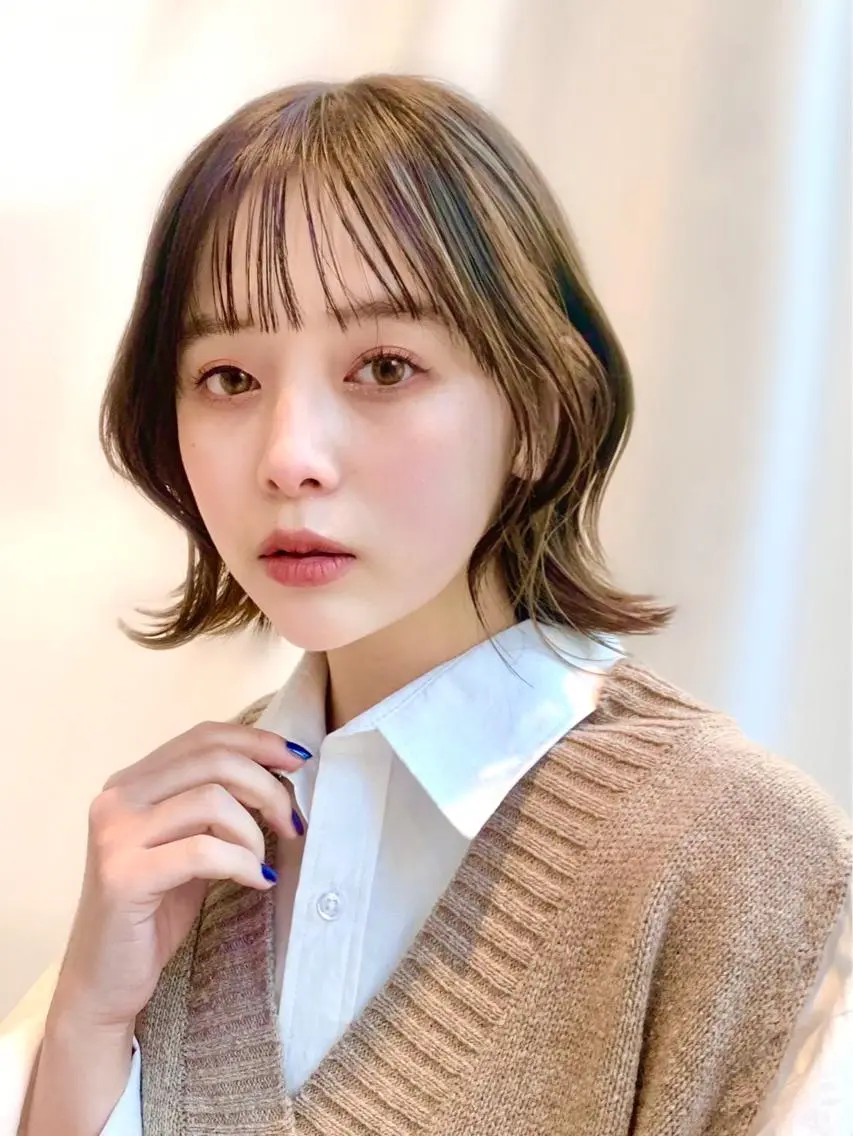 ミディアム カラー ベージュカラー 透明感カラー グレージュ ボブ カット ヘアカラー トリートメント レイヤー専門家 ダブルカラー修のヘアスタイル