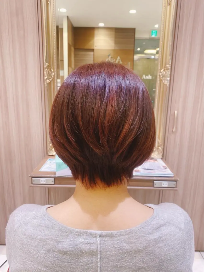 ショート カラー 古川 琴美のヘアスタイル