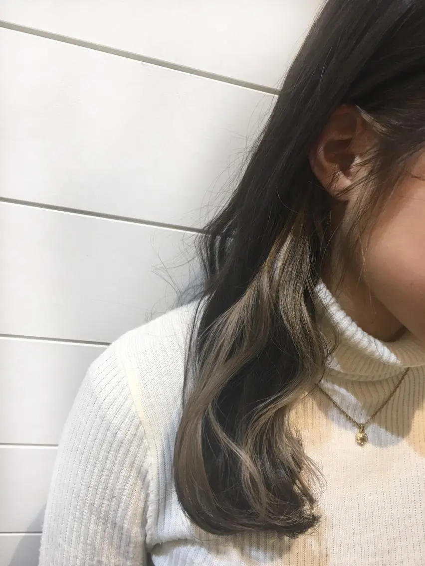 ロング カラー アッシュ ダークアッシュ イヤリングカラー 鍵山 千秋のヘアスタイル