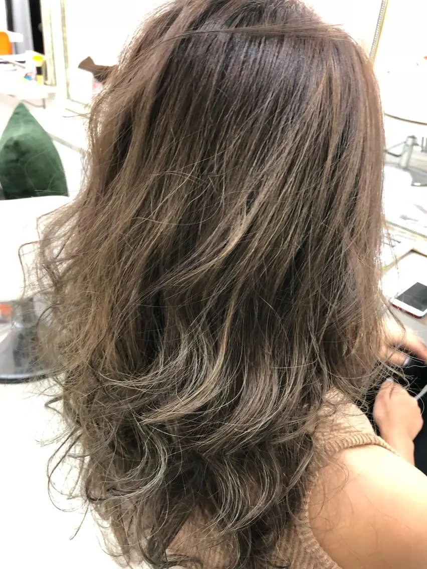 セミロング カラー 髪質改善 中川 翔のヘアスタイル