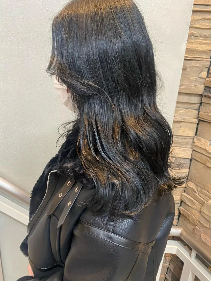 セミロング 艶カラー　宮﨑 蒼のヘアスタイル