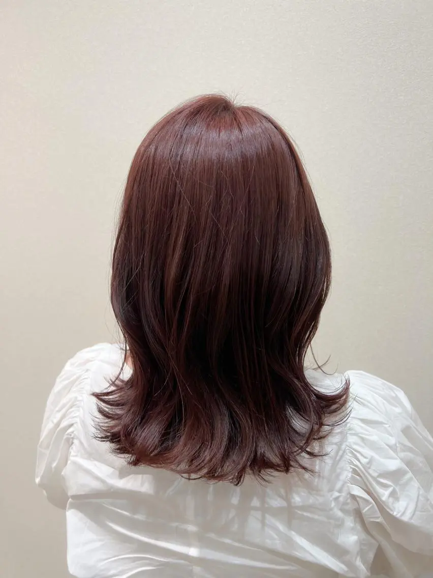ミディアム カット ヘアカラー トリートメント ヘッドスパ mina .のヘアスタイル