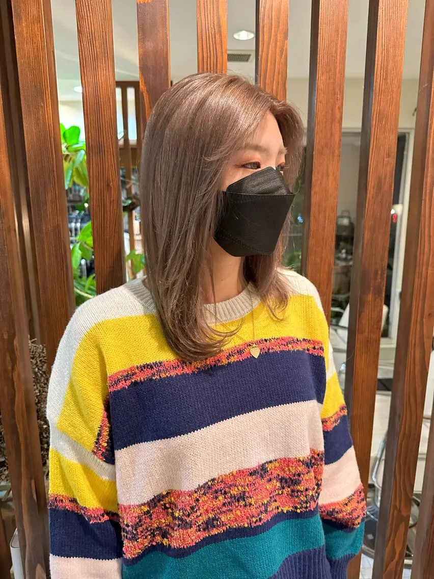 セミロング カラー ヘアアレンジ ベージュカラー ブリーチ ミルクティーベージュ カット ヘアカラー ✨レディース✨ 今だけカット￥０大石のヘアスタイル