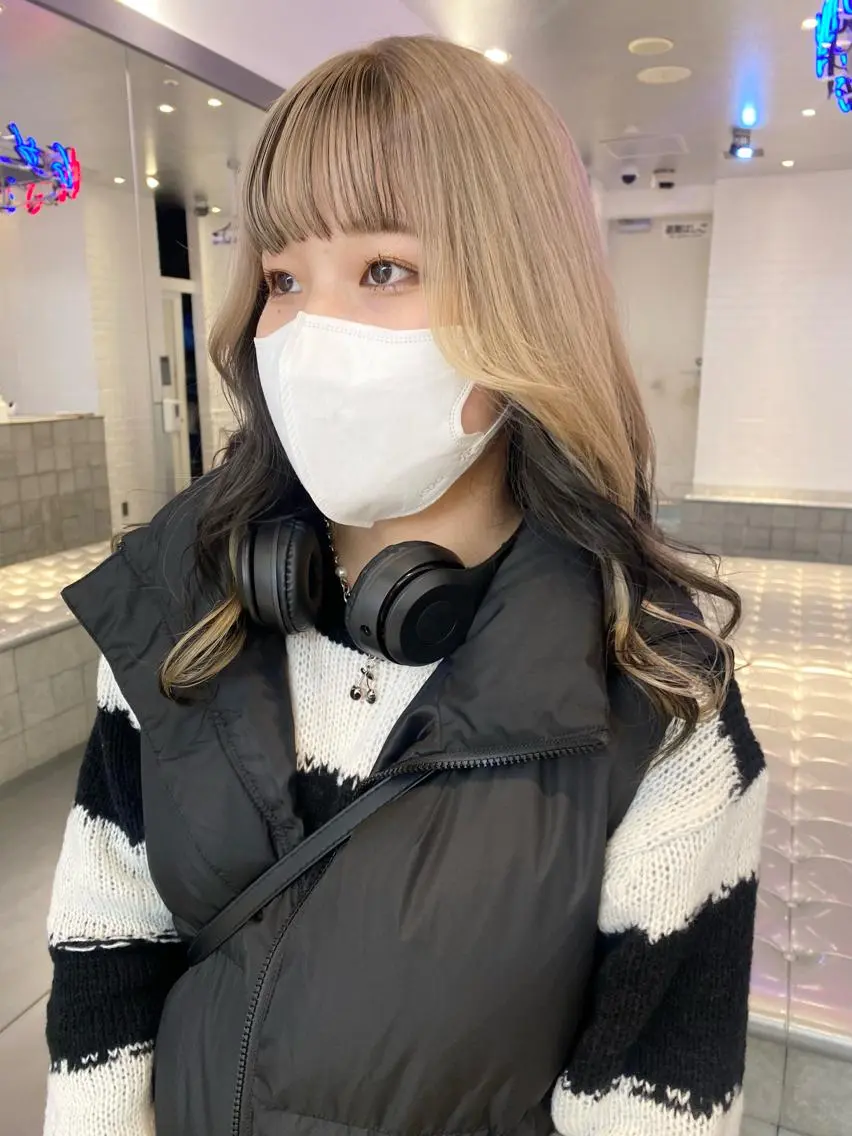 ミディアム ヘアアレンジ ヘアカラー トリートメント 🎨ハイトーン/ 切りっぱなし みつきのヘアスタイル