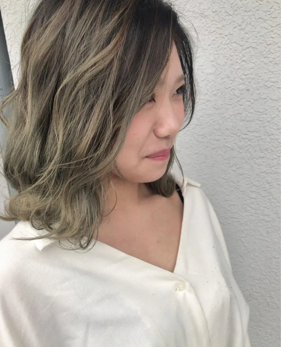 ミディアム カラー バレイヤージュ グラデーションカラー レイヤーカット レイヤーカット匠 イソザキノリユキのヘアスタイル