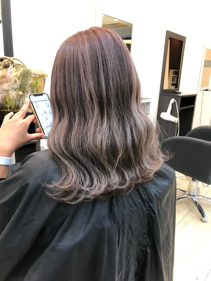 セミロング ボブ 外国人風カラー ハイライト レイヤーカット ヘアカラー yasu ヤスのヘアスタイル
