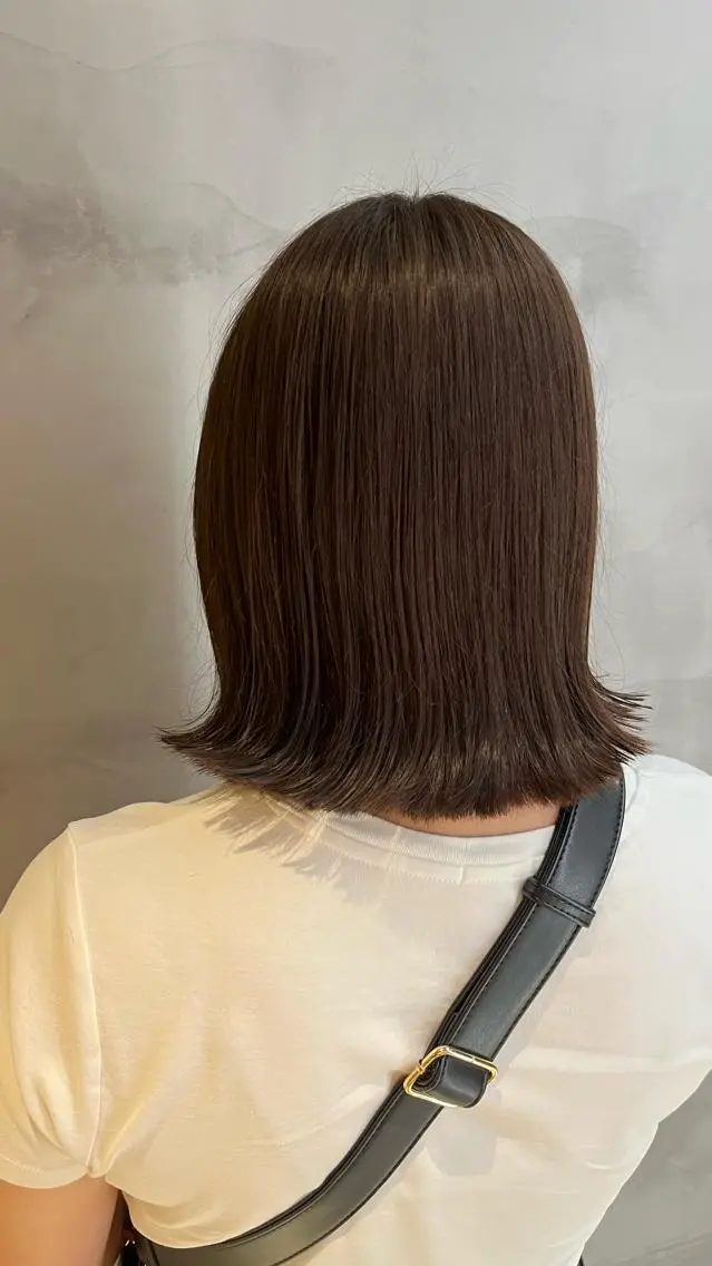 ミディアム カラー 外ハネヘア 伊佐治 夕芽のヘアスタイル