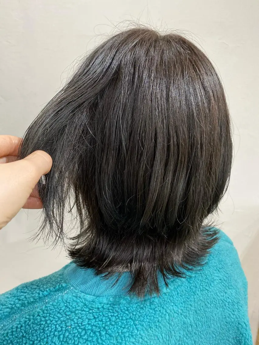 ショート カラー ヘアアレンジ ブリーチ ブルーカラー ブルージュ 透明感カラー ヘアカラー 暗髪カラー🫐 おくだりんかのヘアスタイル