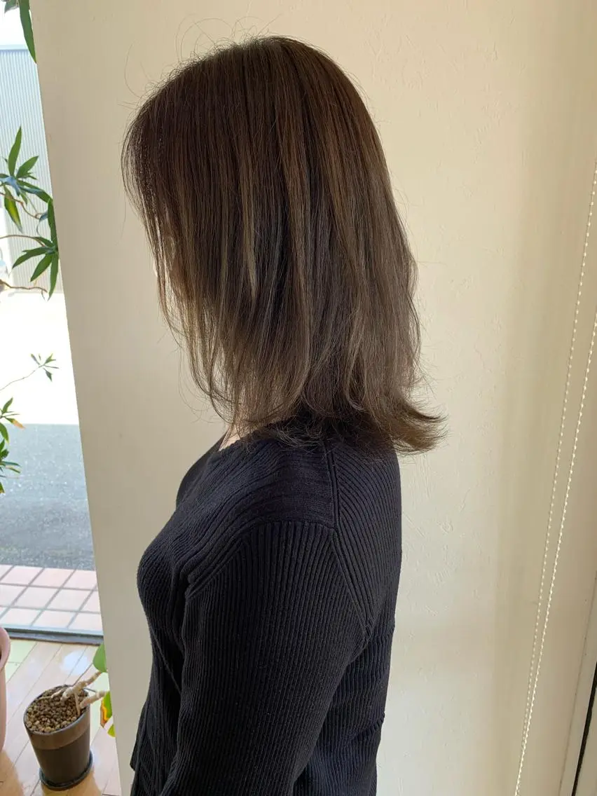 ミディアム 柴田 結衣のヘアスタイル