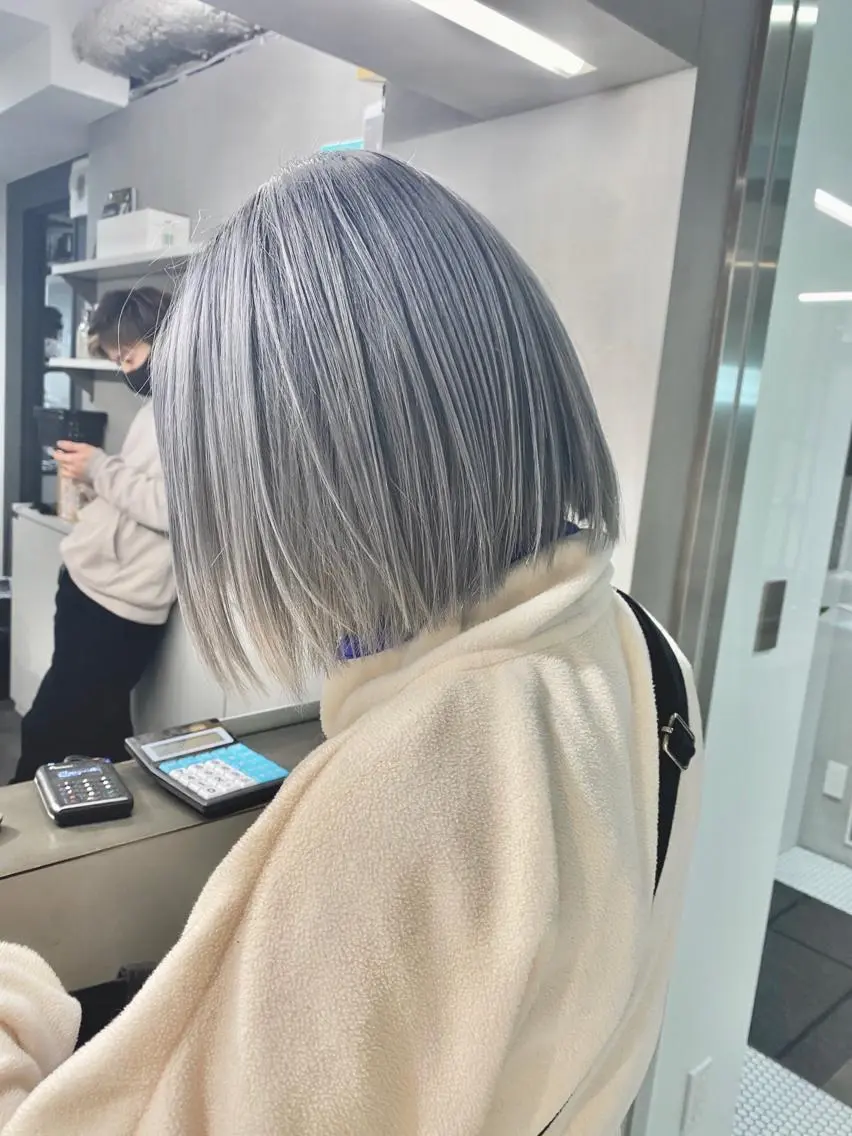 ミディアム カラー ヘアアレンジ アッシュ シルバー シルバーアッシュ La.miu 八王子のヘアスタイル