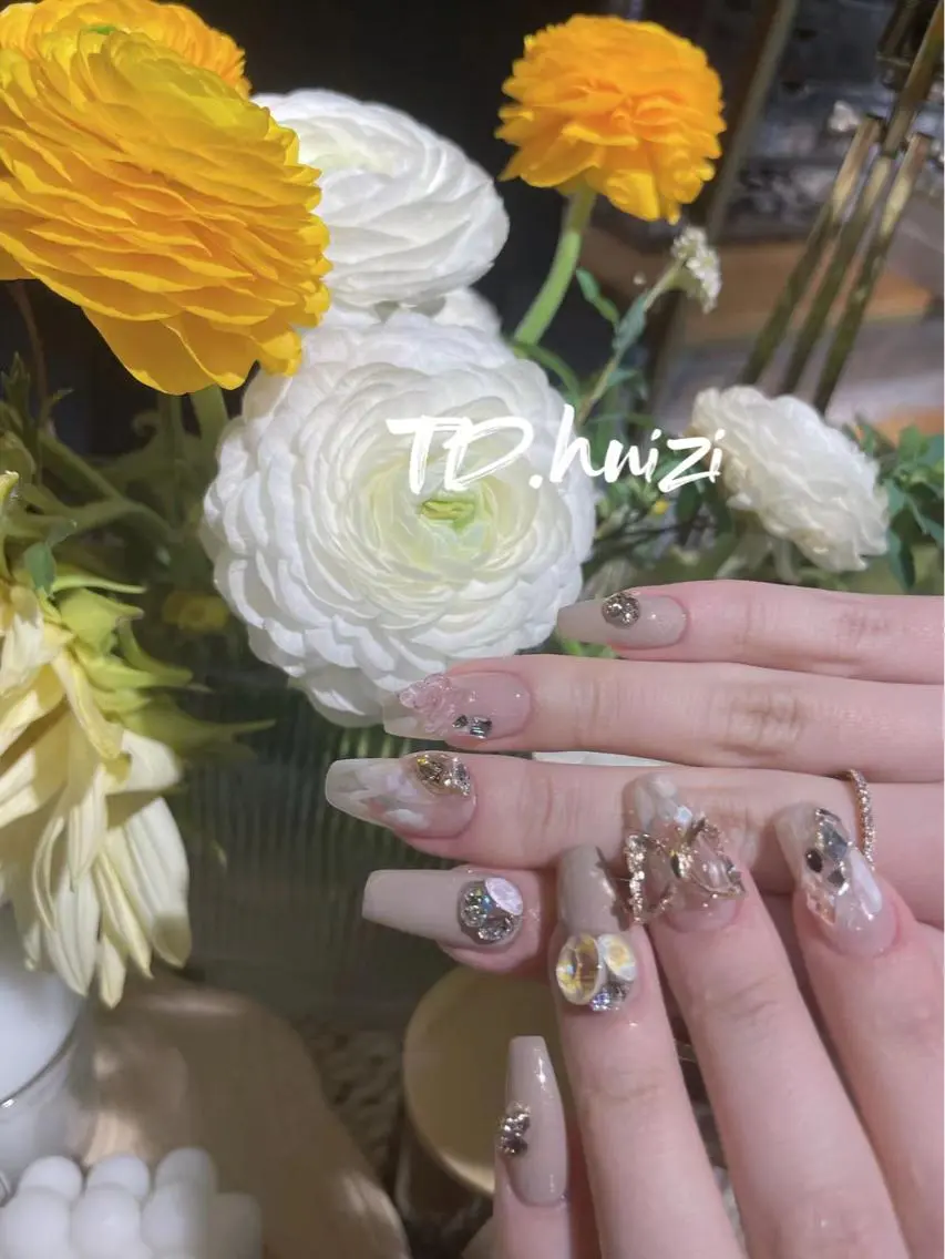 セミロング めぐみのネイルサロン スタッフ練習のネイルデザイン