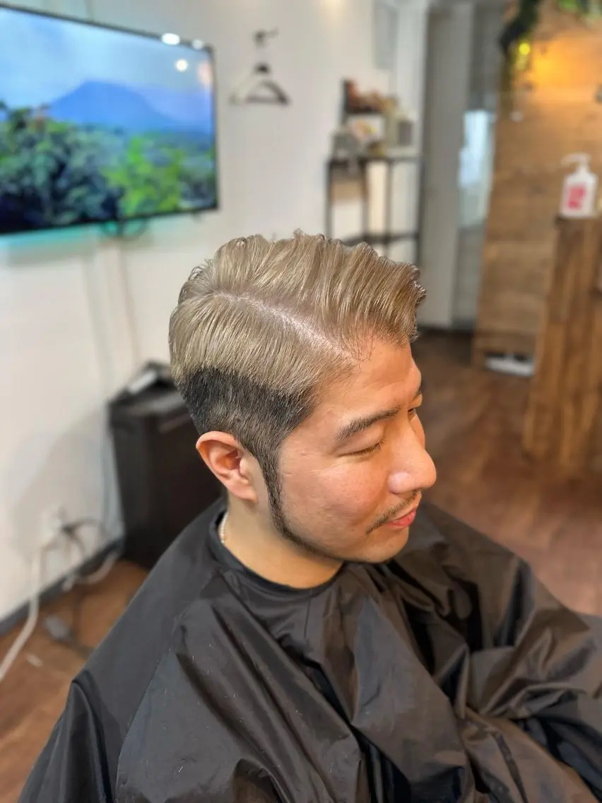 ショート カラー メンズ メンズハイトーン 刈り上げ ハイトーンカラー ショートヘア カット ヘアカラー トリートメント Luzir⭐︎ GEN⭐︎のヘアスタイル