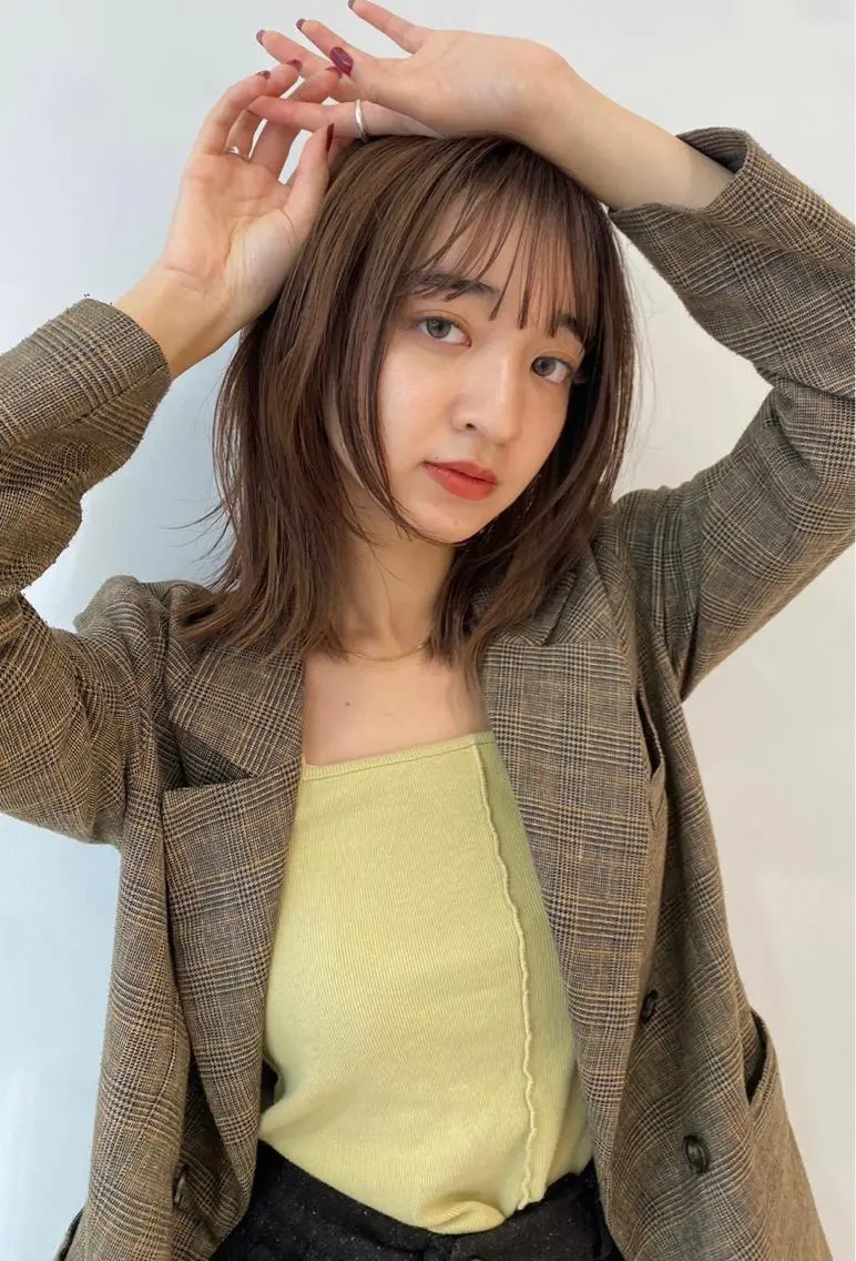 ミディアム 顔まわりレイヤー 顔周りカット レイヤーカット to waのヘアスタイル
