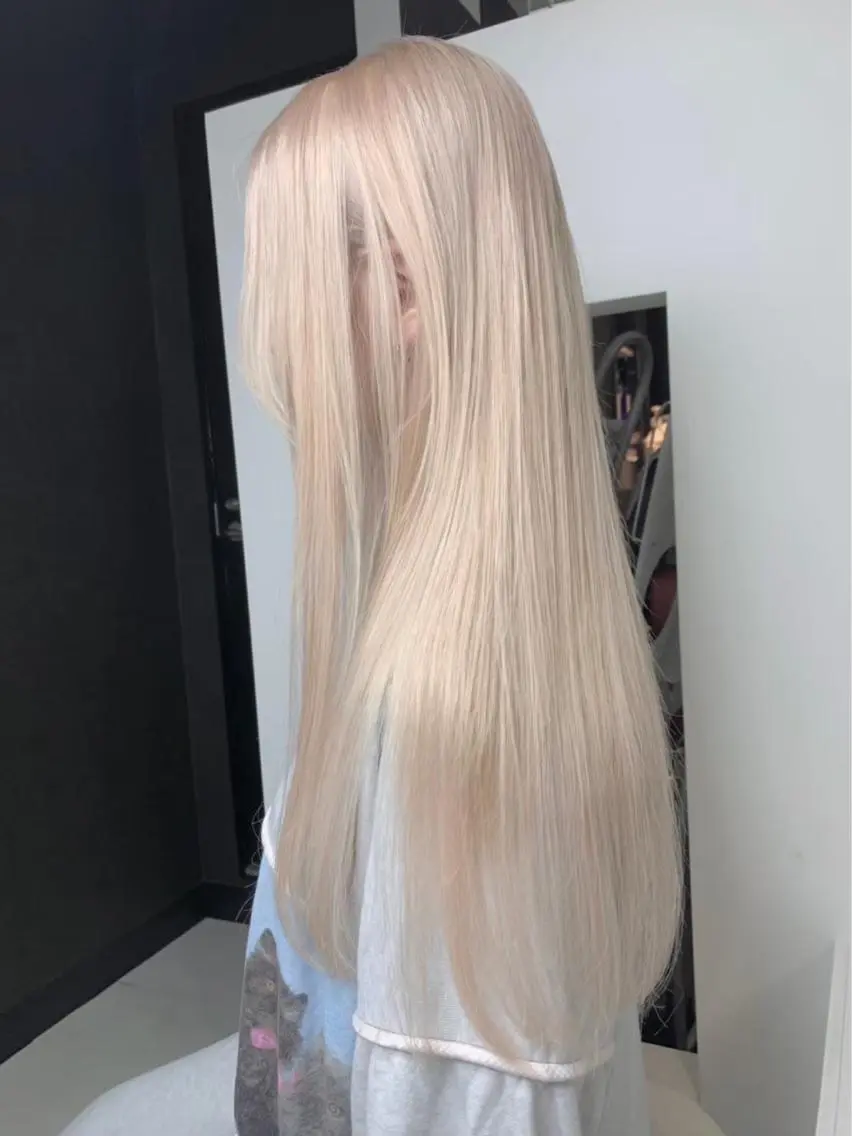 セミロング RU NAのヘアスタイル