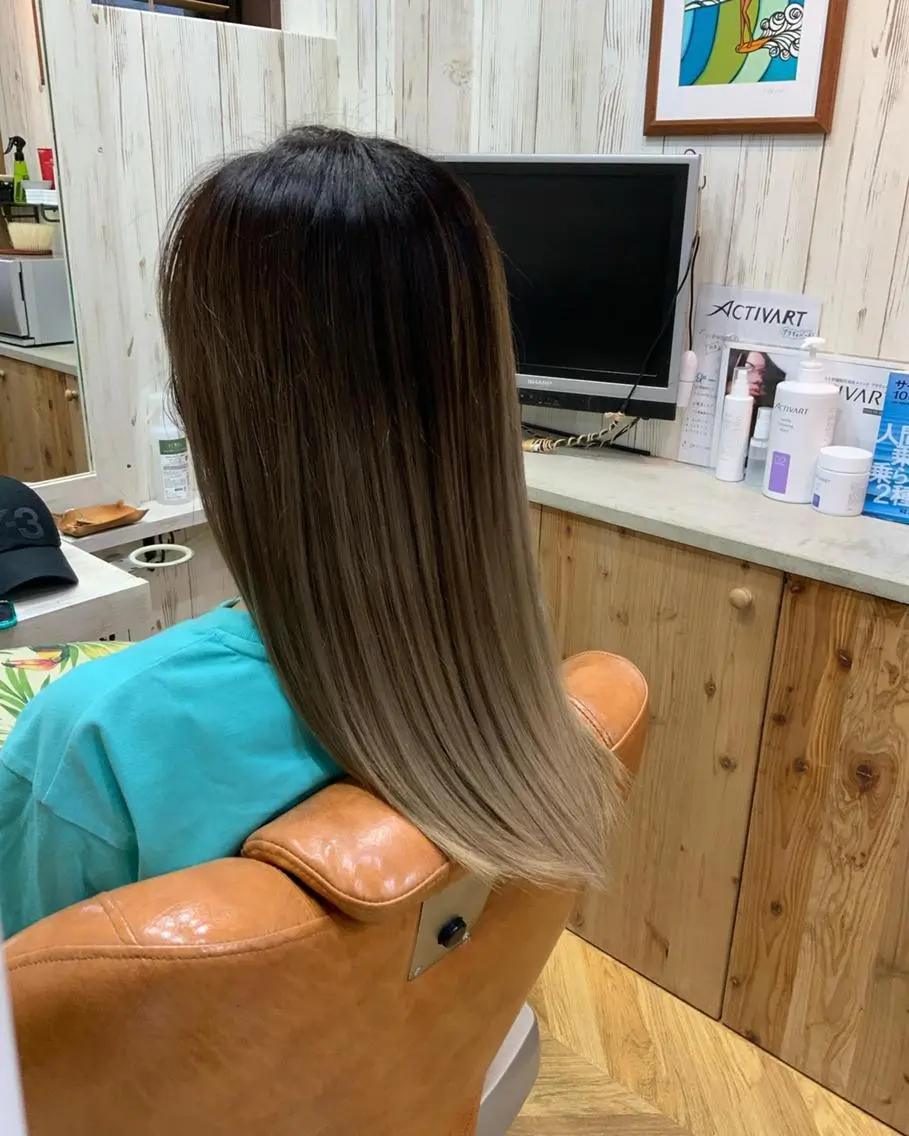カラー パーマ ヘアアレンジ メンズ キッズ ネイル マツエク・マツパ メンズハイライト メンズインナーカラー アクアカラー ベージュカラー ハイライトカラー Saffyハリウッド トリートメント◎のヘアスタイル