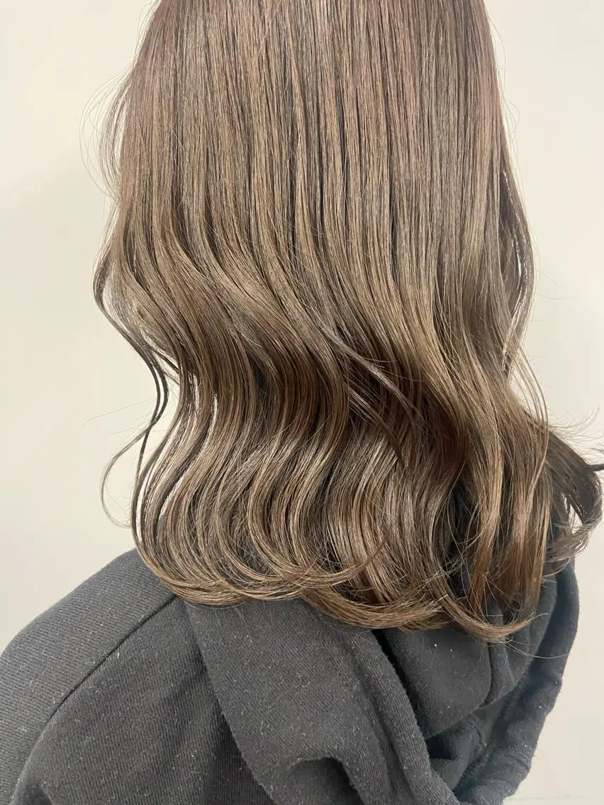 セミロング カラー natsumi / N°ariaのヘアスタイル