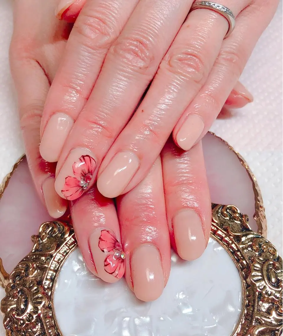 ネイル シンプルネイル CROWN プライベートサロンのネイルデザイン